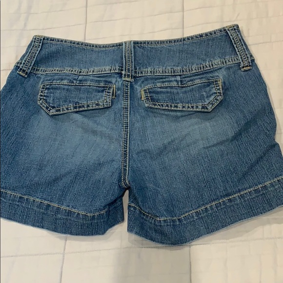 size 4 apt. 9 Jean Shorts - Picture 3 of 3